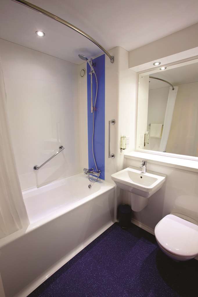 Travelodge Bournemouth Cooper Dean 客房 照片