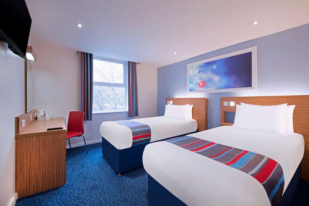 Travelodge Bournemouth Cooper Dean 客房 照片